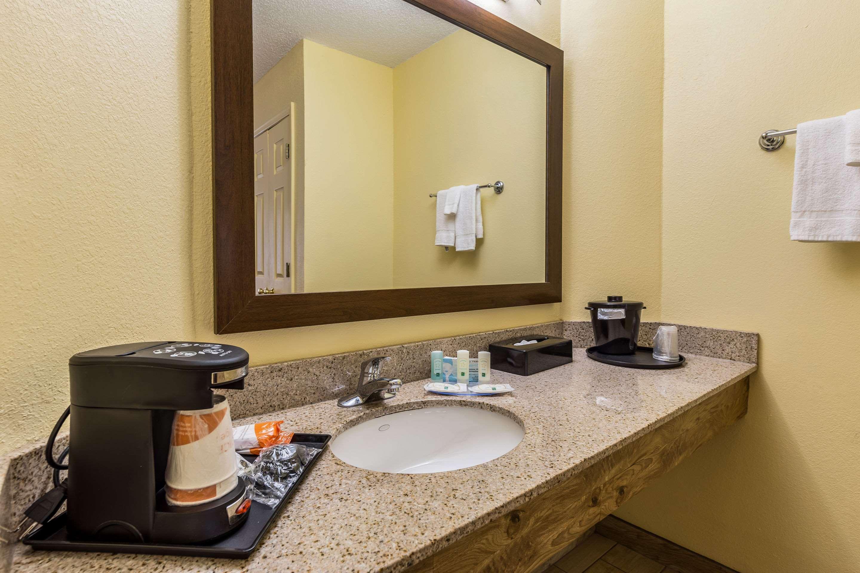 Quality Inn Clemson Near University Anderson Bagian luar foto